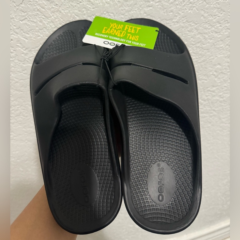 OOFOS SLIDES